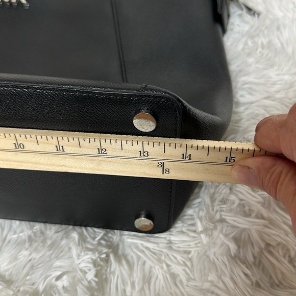 Maddie Medium Crossgrain Leather Tote Bag - Picture 14 of 16